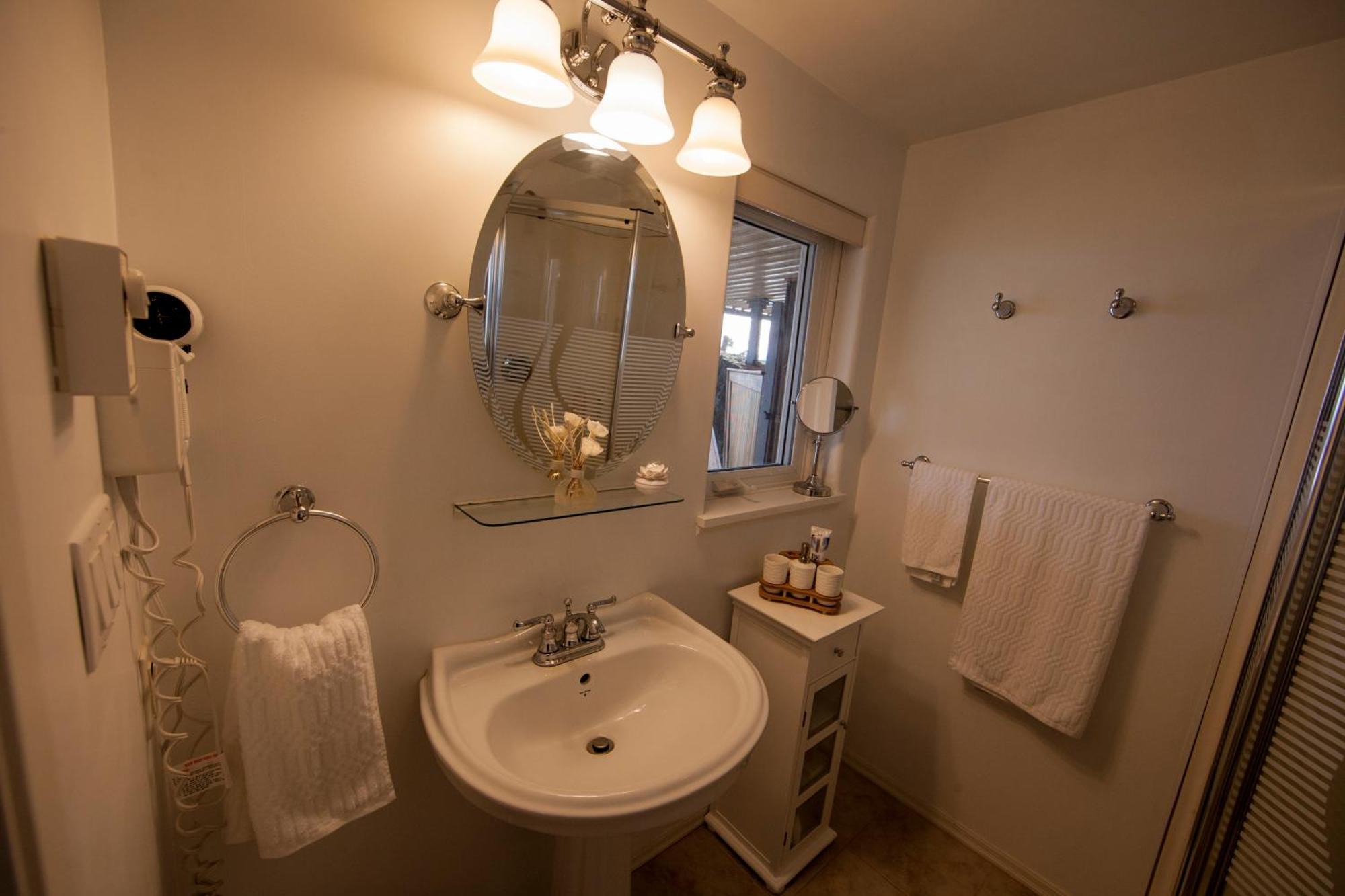 Shangri-La Oceanfront Vacation Home Bedwell Harbour Buitenkant foto