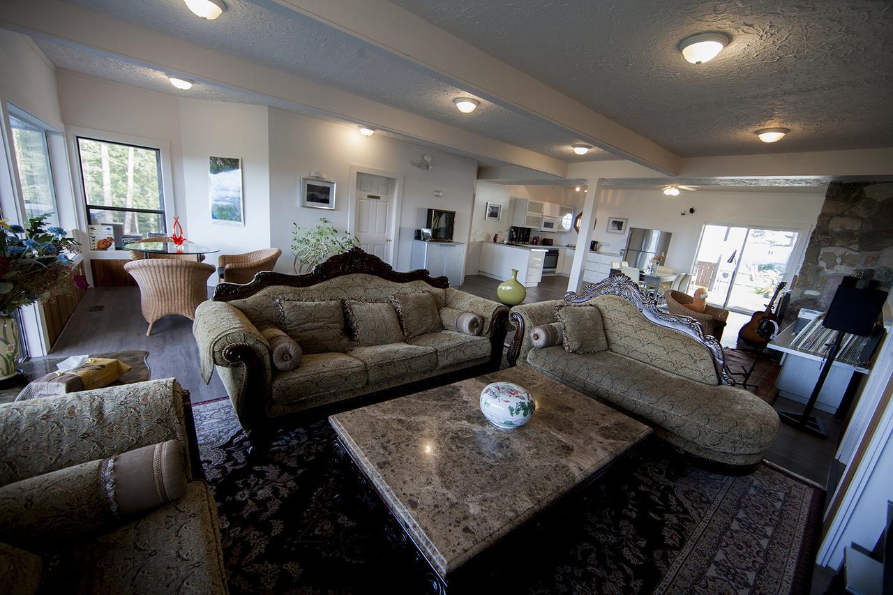 Shangri-La Oceanfront Vacation Home Bedwell Harbour Buitenkant foto
