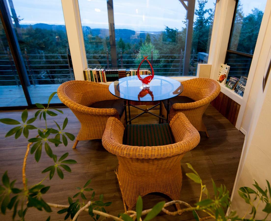 Shangri-La Oceanfront Vacation Home Bedwell Harbour Buitenkant foto